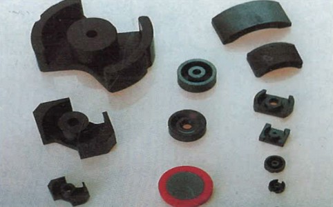 粉末伺服成型机在AI、半导体、陶瓷劈刀范畴中的利用